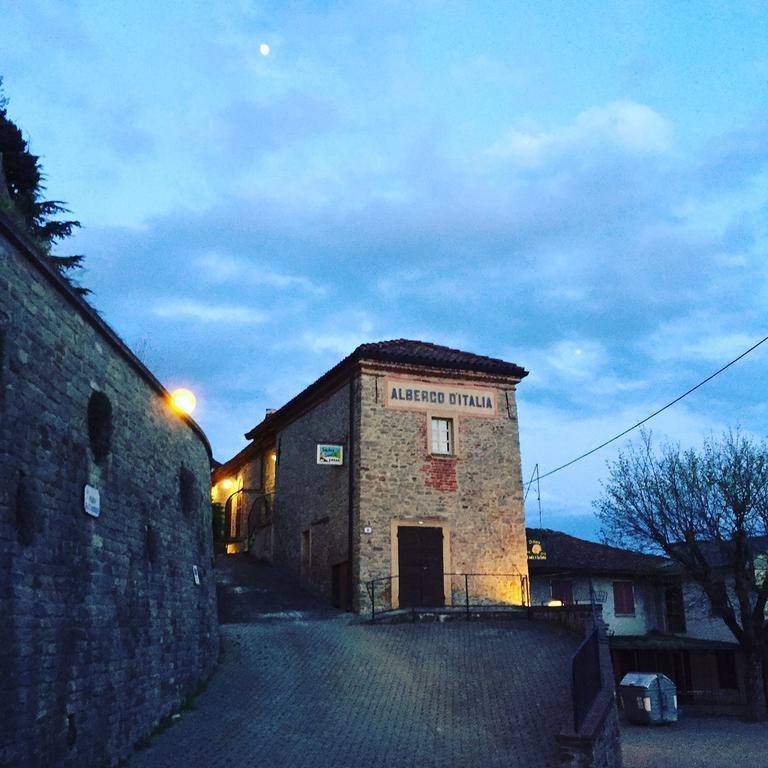 Dimora Storico Romantica Il Sole E La Luna Cerretto Langhe Exterior photo