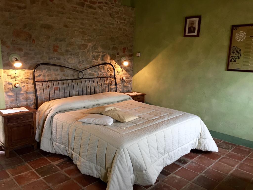 Dimora Storico Romantica Il Sole E La Luna Cerretto Langhe Room photo